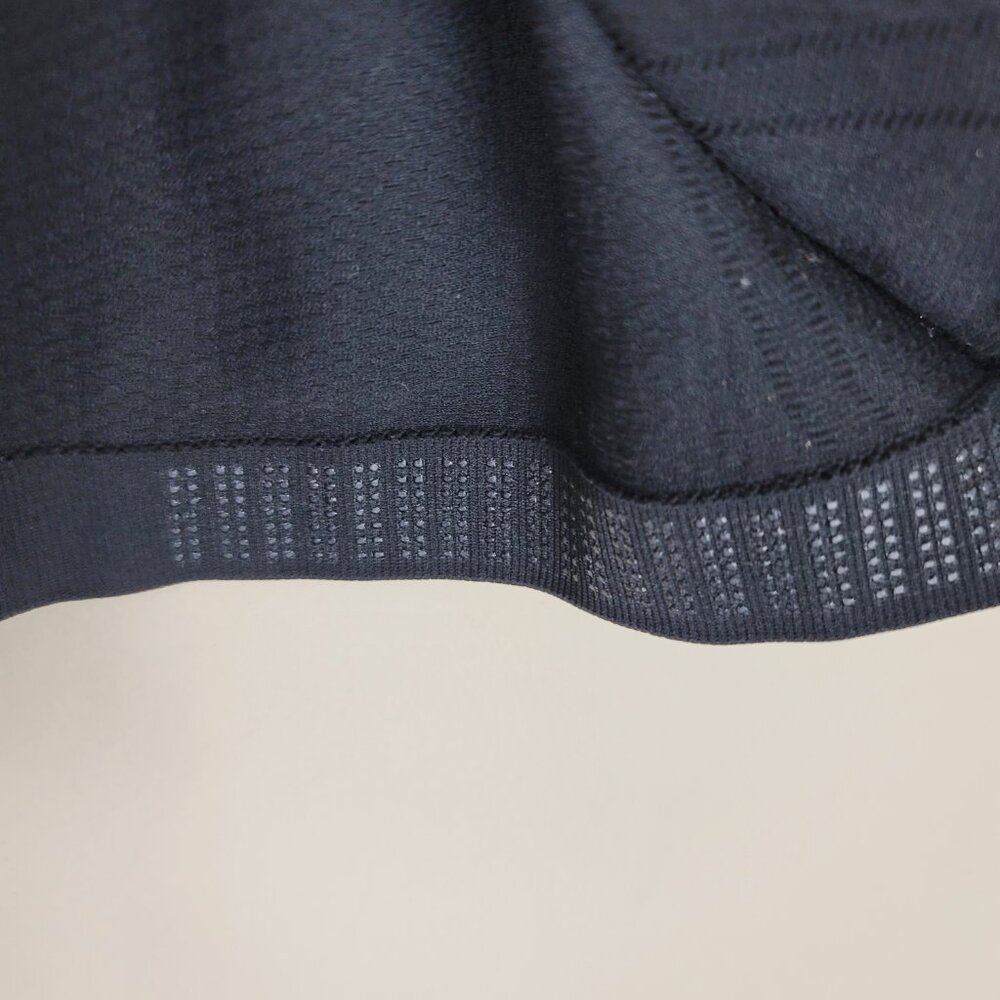 Athleta Womens Momentum Seamless Racerback Tank Top Black Size L Workout Gym - Picture 6 of 7